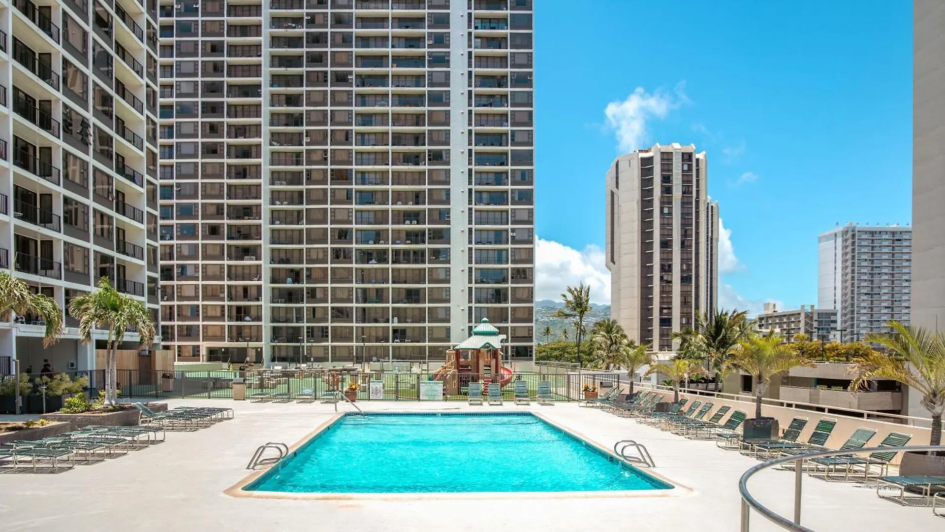 Gorgeous Beach Dream Penthouse With Ocean Views, Parking Included Honolulu 0*,