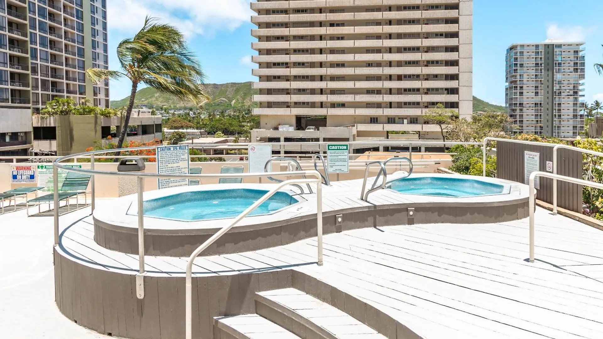 Gorgeous Beach Dream Penthouse With Ocean Views, Parking Included Honolulu Appartement