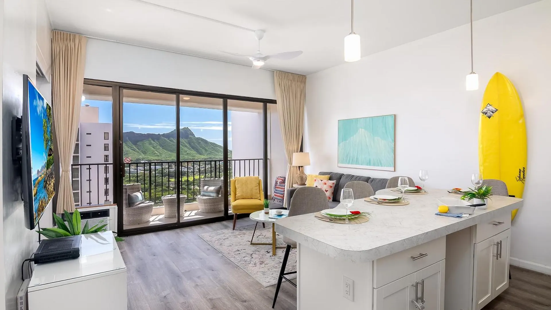 Gorgeous Beach Dream Penthouse With Ocean Views, Parking Included Honolulu